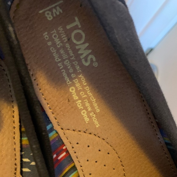 TOMS - Picture 3 of 3